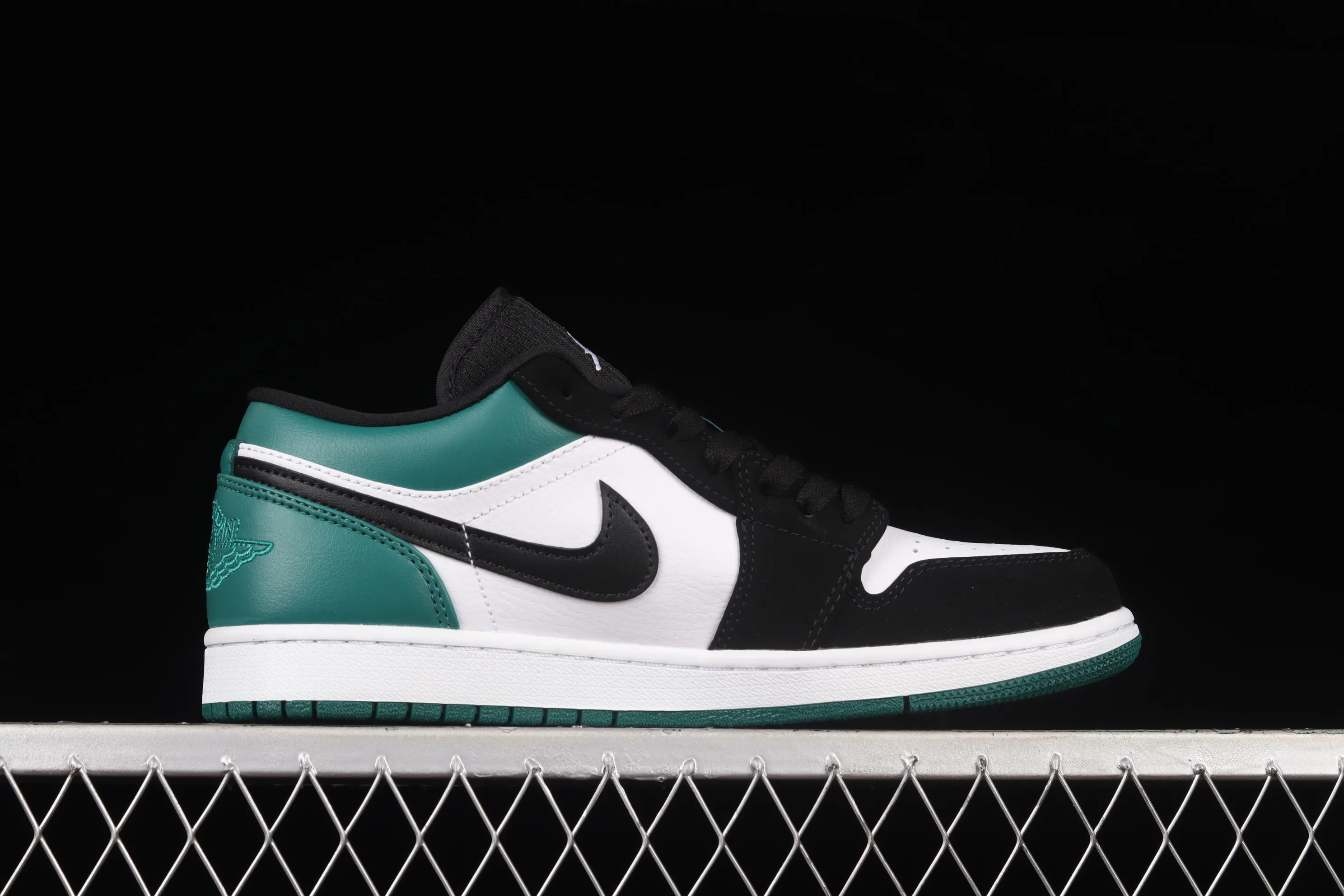 All categories Air Jordan Jordan series basketball shoes Air Jordan 1 Low G version pure original Air Jordan 1 Low AJ1 Joe 1 black and green toe low-top cultural basketball shoes 553558-113